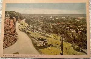 Postkarte A Mountain Driveway Hamilton Kanada Litho unbesendet Vintage geteilt hinten - Bild 1 von 2