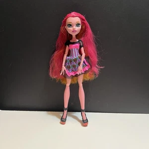 Monster High Puppe 13 Wünsche Gigi Grant mit Dracubecca Kleid & Cleolei Schuhe - Bild 1 von 7