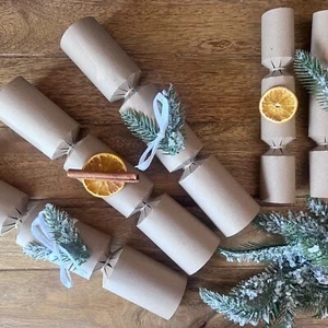 Make your own Christmas Crackers Kit Eco Friendly KRAFT Card Pulls Hats Natural - Picture 1 of 3
