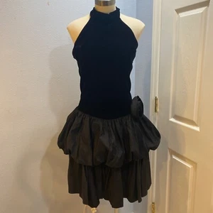 Vestido vintage años 80 terciopelo negro dobladillo burbuja halter detalle rosa falda en capas 14 - Imagen 1 de 13