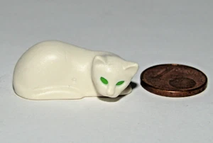 Playmobil Miniature Dollhouse Pet White Green eyes Cat Pet - C15 - Picture 1 of 3