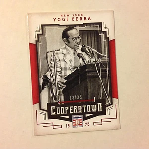 Yogi Berra #100 Yankees Hof 13/35 Hergestellt Rot Parallel 2015 Panini - Bild 1 von 1