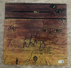 Alice Cooper Schools Out �� signed handsigniert LP Album Schallplatte BAS zertifiziert - Bild 1 von 3