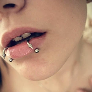 2 Stück 14g Chirurgenstahl SEPTUM 5mm SPIKES & Ball Combo Hufeisen. - Bild 1 von 2