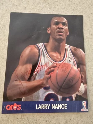 Cartão 8x10 Larry Nance autografado 1990 aros - Imagem 1 de 3