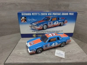 Franklin Mint Richard Petty #43 1984 STP Pontiac Grand Prix 200th Win 1:24 - Picture 1 of 18