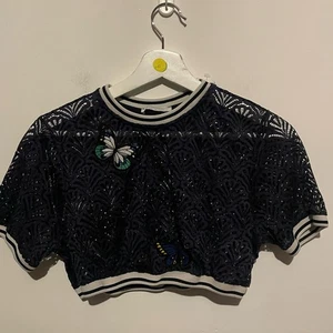 Transparentes Zara Schmetterling Patch Crop Top Small - Bild 1 von 7