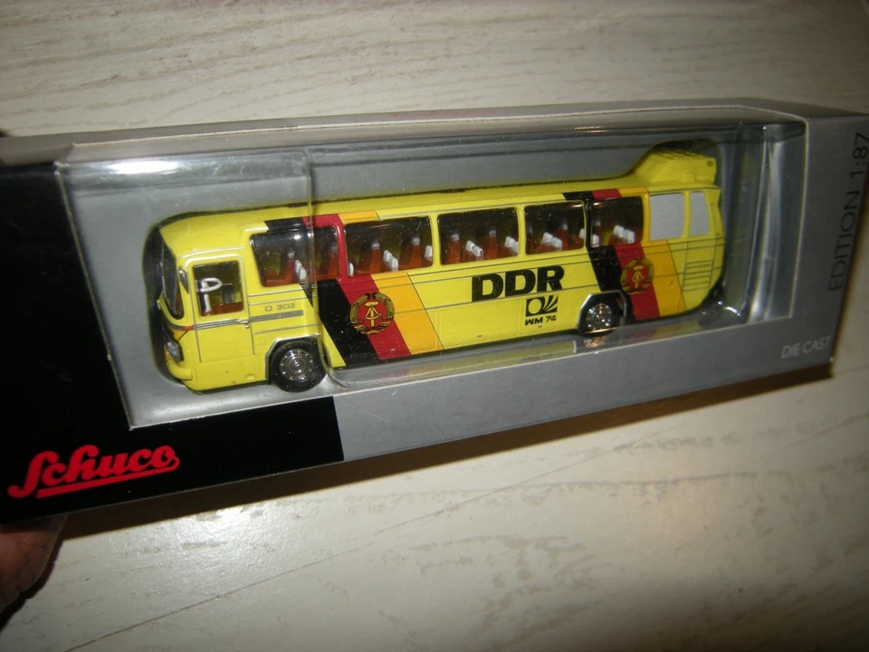 1:87 H0 Schuco MB 0302 Bus "DDR Fussball WM 1974" in OVP - Bild 1 von 1
