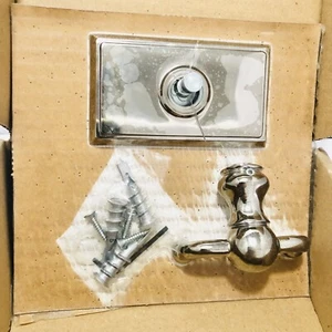 Silberfarbener Handtuchhaken Emtek Assa Abloy Messing Stil rund mit Bodenplatte 26093 - Bild 1 von 4