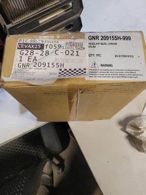 Freightliner 108SD Headlamp Bezel RH RIGHT Chrome NEW OEM GNR 209155H Foto 1 de 2