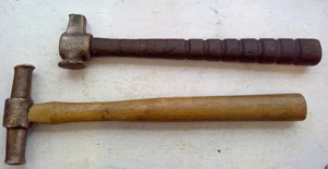 Par de martillos de latón vintage con asas de madera - Imagen 1 de 14