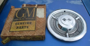 (1) NOS OEM 1958 Chevy Belair Delray Impala Nomad Wagon 14" hubcap wheel cover - Picture 1 of 7