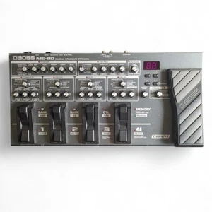 Boss ME-80 Pedale multieffetto per chitarra elettrica con pedaliera SKB - Foto 1 di 8