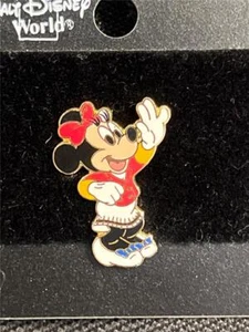 Disney Pin - DCL - FAB 5 Characters & Friends (Minnie) Cruise Line Waving - Picture 1 of 1