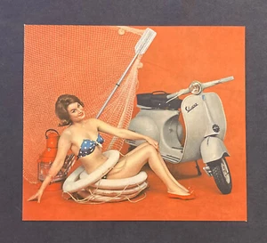 Vintage foto stampa a colori anni '60 VESPA PIAGGIO con modella in bikini - Picture 1 of 2