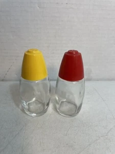 Vintage Westinghouse Gemco Salt or Pepper Shakers Clear Glass Yellow Red Lids - Picture 1 of 8