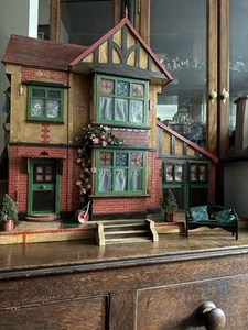 Vintage 1920’s/30’s Dolls House And Contents - Picture 1 of 24