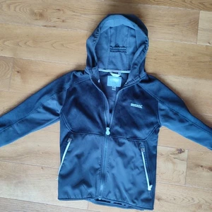 Regatta Kinder Softshelljacke, Outdoorjacke, Jacke mit Kapuze | Gr. 140 - Bild 1 von 3