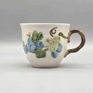 METLOX POPPYTRAIL VERNON BLUE SCULPTURED GRAPE CUP - Picture 1 of 6
