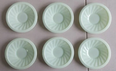 Lot 6 anciennes soucoupes en opaline verte - Photo 1/3