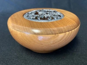 Wooden bowl, handcrafted by Phil Newport, Ohio? w/pewter floral lid, lovely 2005 - Picture 1 of 9