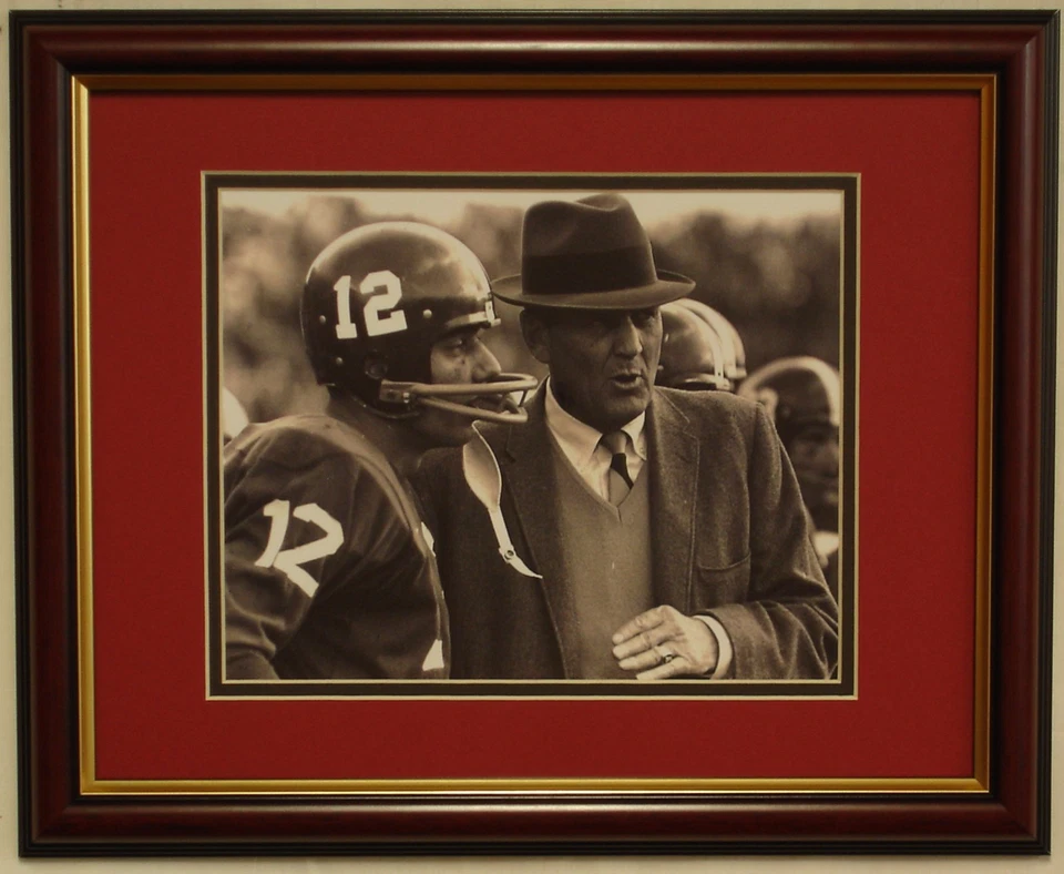 АЛАБАМА футбольный тренер медведь Брайант и Джо Намат в рамке фото - Изображение 1 из 1