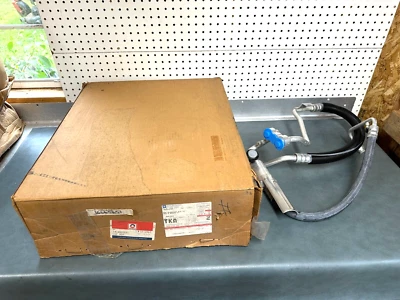 Manguera de descarga de CA GM OEM NOS 10065651 1986-1988 Oldsmobile Cutlass Ciera 3,8 L Foto 1 de 4