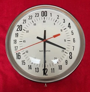 VINTAGE SETH THOMAS 24 Stunden Wanduhr Militärzeit Metall 120 VAC SEHR SELTEN 14" - Bild 1 von 8