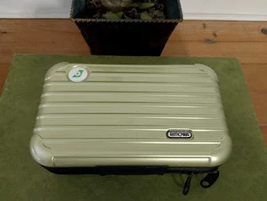 Estuche de artículos de tocador Rimowa x EVA Air Laurel clase ejecutiva - Imagen 1 de 9