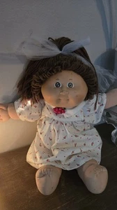 Vintage 1985 Cabbage Patch Kid Brown Hair Brown Eyes In Homemade Outfit - Picture 1 of 7