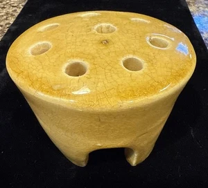 Vintage 8 Loch gelbe Keramik Blumenfrosch 3,5” x 2,75” - Bild 1 von 14