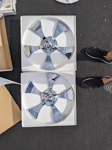 (2) 22 Inch Chrome Spinners Wheels Wheels 2 Spinners Only Chrome Bubbling - Picture 1 of 1