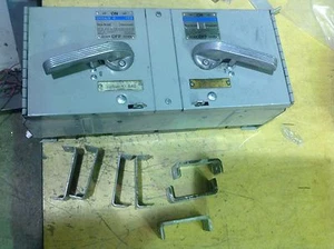 GOULD / ITE V7E3611 30 AMP 600 VOLT 3 POLE TWIN FUSIBLE PANELBOARD SWITCH - Picture 1 of 3