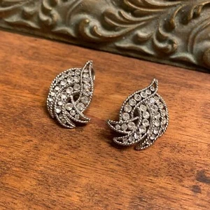 TRIFARI Vintage swirl leaves silver tone and rhinestones Earrings Clip On - Picture 1 of 9