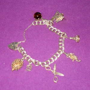 VINTAGE 1978 FULLY HALLMARKED STERLING SILVER HEART PADLOCK CHARM BRACELET - Picture 1 of 5