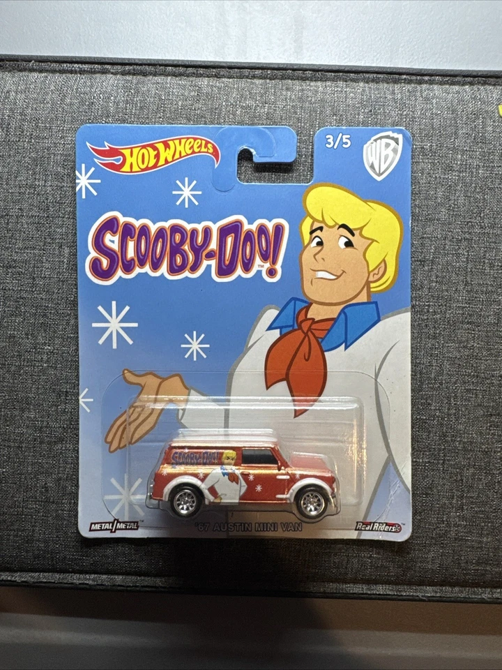 HOT WHEELS 2017 Pop Culture Scooby Doo Fred 67 Austin Mini Van - Image 1 of 4