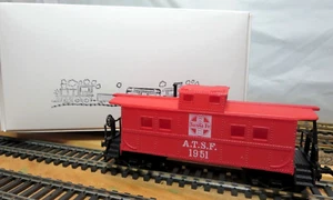 LIFE-LIKE HO Scale Center Cupola Caboose "ATSF 1951" - Picture 1 of 9