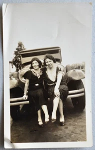 California Flapper Ladies Girls Posing on Automobile ~ 1930's Snapshot PHOTO - Picture 1 of 3