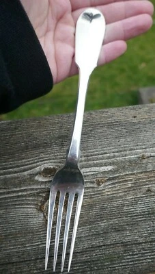 Tenedor de cena de plata esterlina Thomas Dicks con sello de fecha 1824 - Londres  Foto 1 de 4