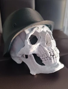 Abdeckkappe STAHLHELM MIT TOTENSCHÄDEL Schutzkappe Anhängerkupplung Schutz - Bild 1 von 4