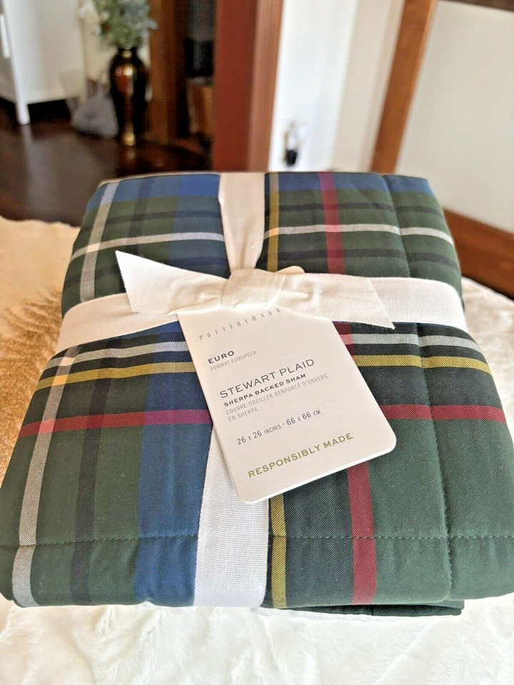 Funda de almohada Pottery Barn vacaciones a cuadros Disney falsa fiesta de Navidad Sherpa. Foto 1 de 4