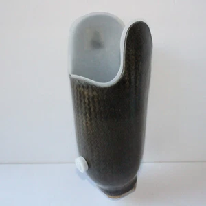 CARBON FIBER RIGHT BELOW KNEE LEG PROSTHETIC OTTOBOCK SOCKET w PYRAMIDAL ADAPTER - Picture 1 of 10
