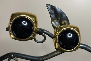 Pendientes Clip Monet Vintage Tono Dorado Negro Cabujón Lucita En Marco Cuadrado - Imagen 1 de 4