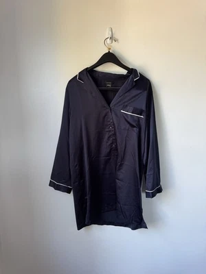 Camisón Natori Midnight Satin con detalles marfil Foto 1 de 4