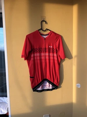 Camiseta deportiva Oakley Cycling Endurance Red Line precio de venta sugerido por el fabricante 130 USD talla M para hombre Foto 1 de 4