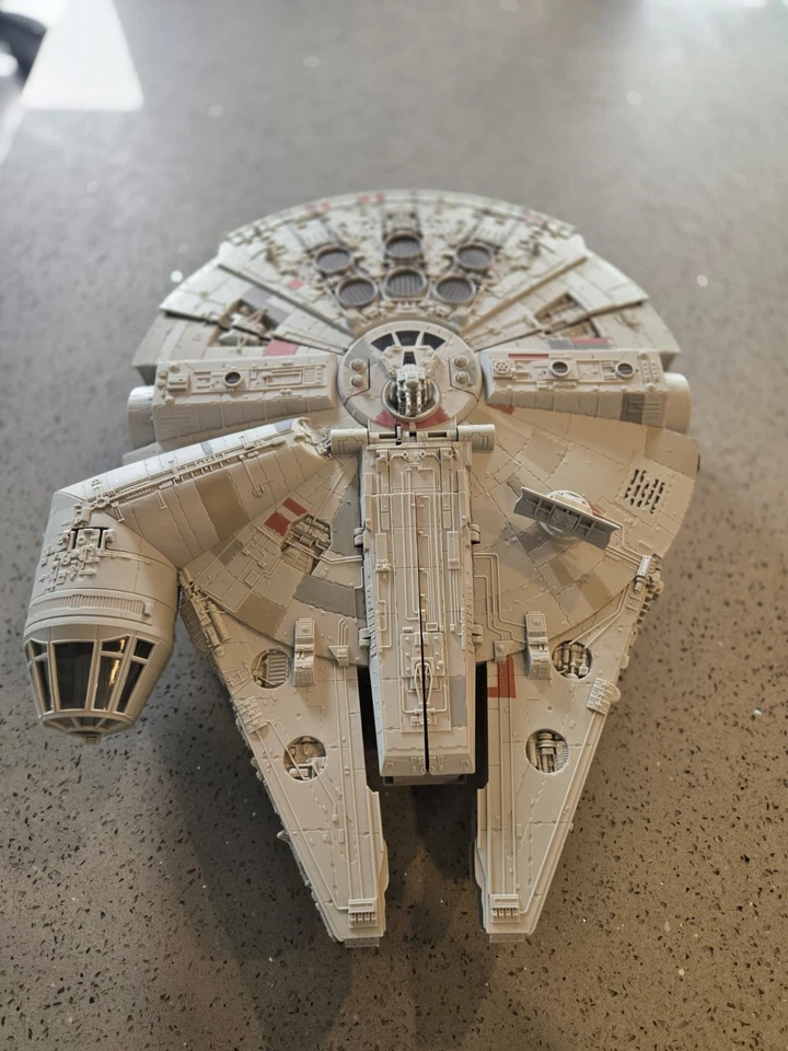 Millennium Falcon Battery Noise Activated.  - Image 1 of 4