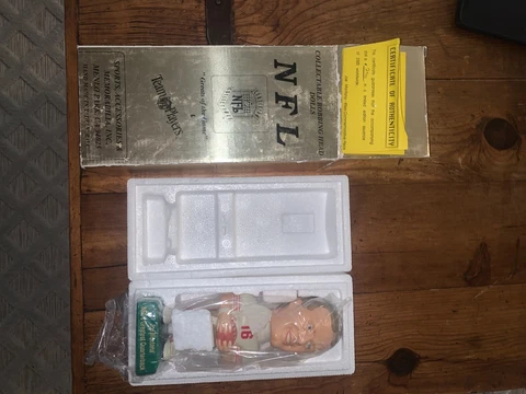 1997 Joe Montana San Francisco NFL White Jersey Bobblehead. 2500 produced. Rare Cover