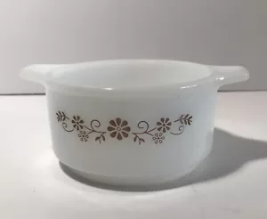Vintage Pyr-o-rey Dynaware White Milk Glass Small Casserole Dish Brown Daisy - Picture 1 of 6