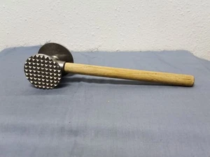 Ablandador de carne con mango de madera vintage mazo de metal cocina retro coleccionable - Imagen 1 de 9