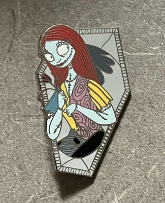 Prendedor misterioso Disney Pesadilla antes de Navidad NBC Sally Coffin Foto 1 de 2